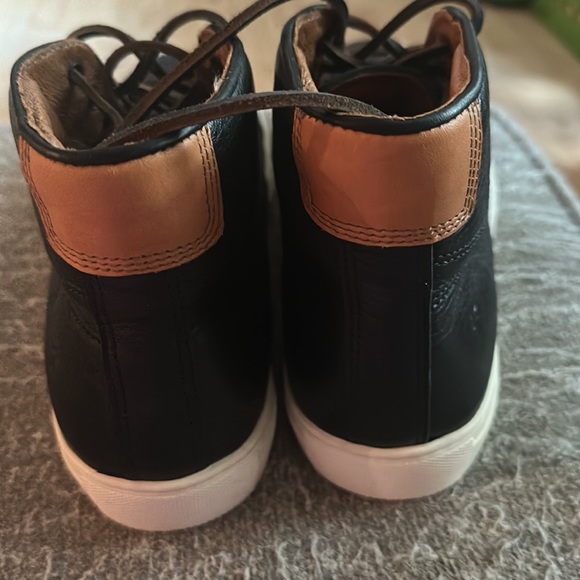 New never worn fit a little too big they are a women’s size 9. - Picture 5 of 11